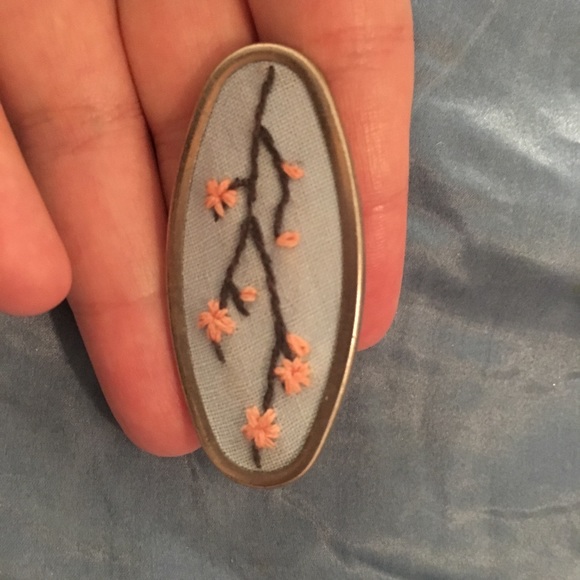 Cherry blossom pin/ brooch handmade - Picture 3 of 6